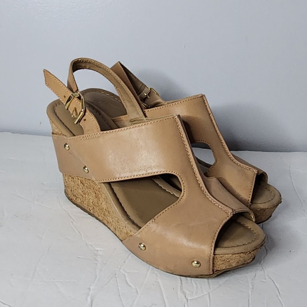 Kenneth Cole Reaction Tan Wedge Sandal Size 10 open toe strappy back